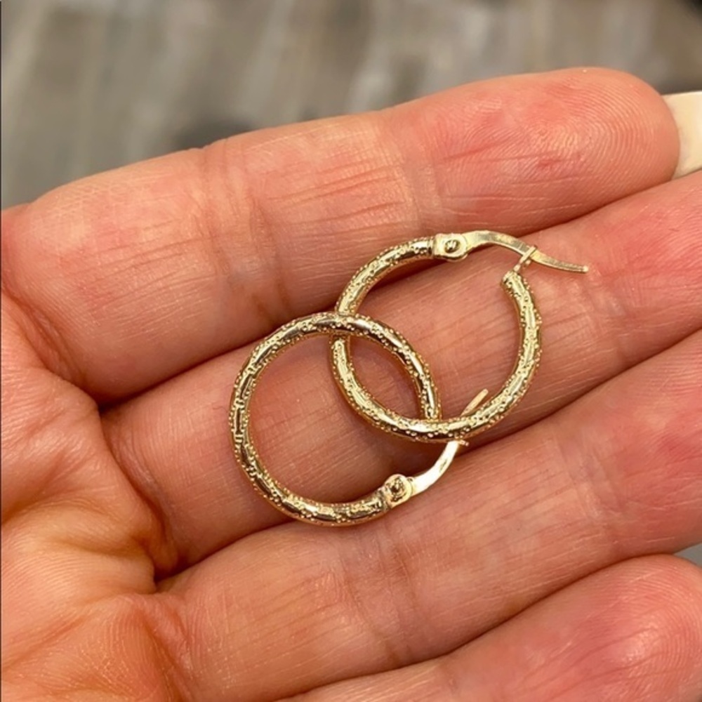 New 14k Yellow gold Diamond cut hoop Earrings